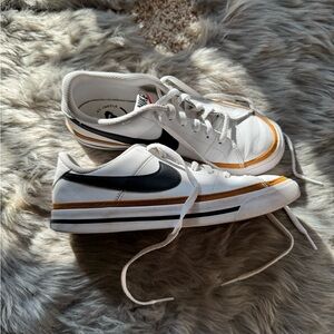 Nike Court Legacy Sneakers